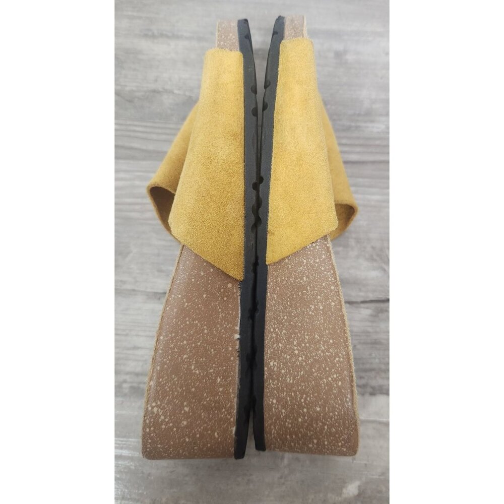 Marina Luna Women's Sz. 7 Golden Yellow Suede Light Wedge Sandals - Picture 7 of 9